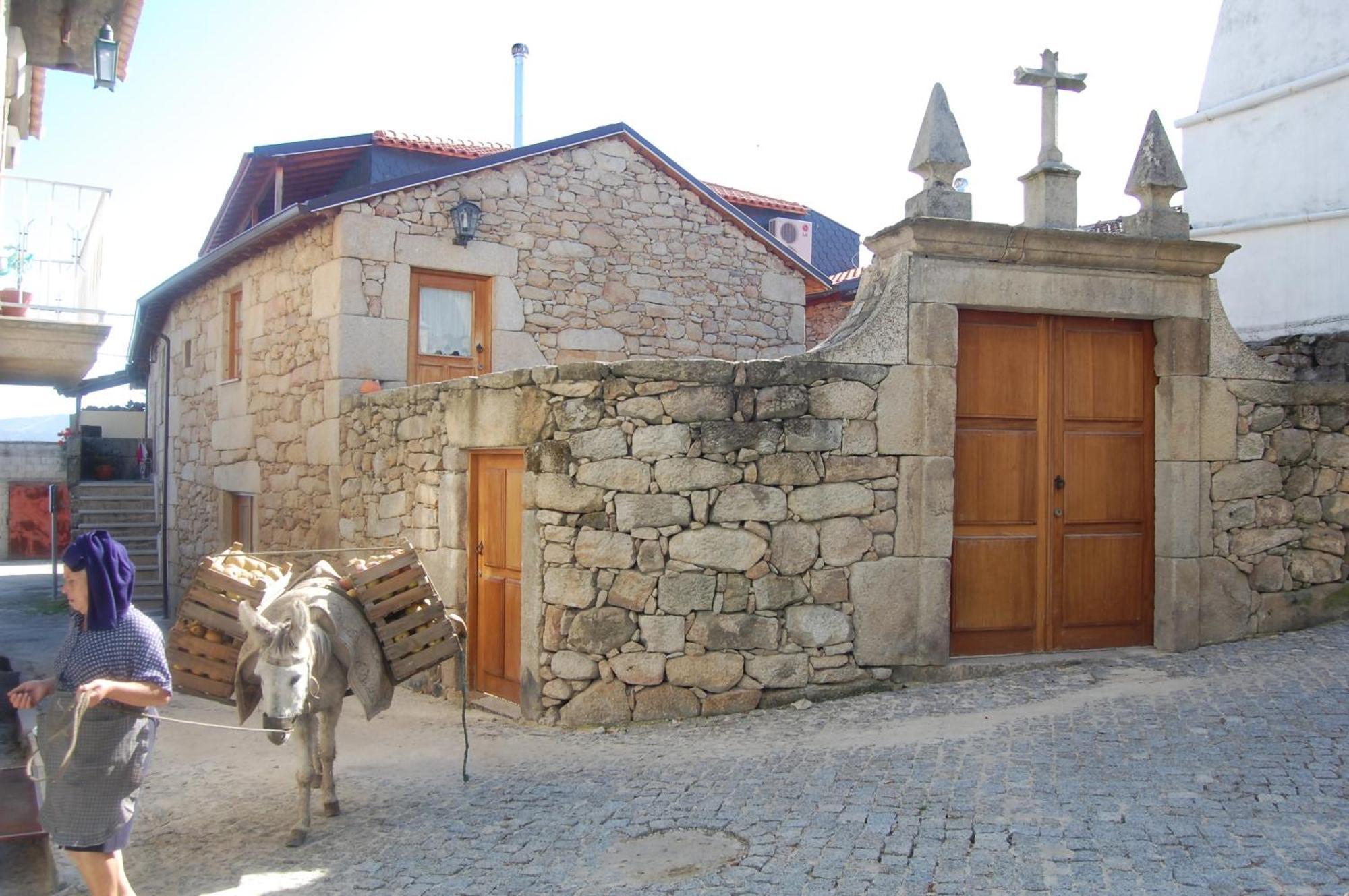 Maison d'hôtes Outros Tempos Turismo De Aldeia Aricera
