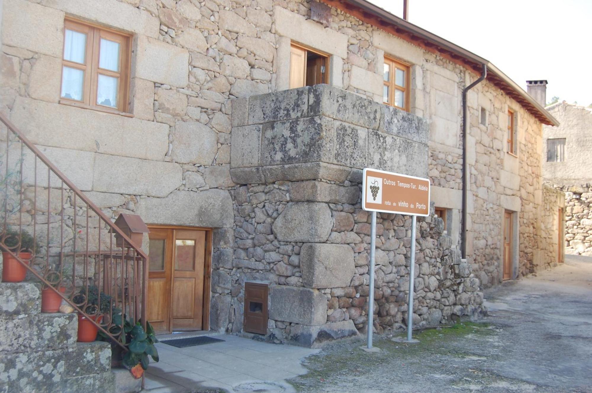 Outros Tempos Turismo De Aldeia Maison d'hôtes Aricera