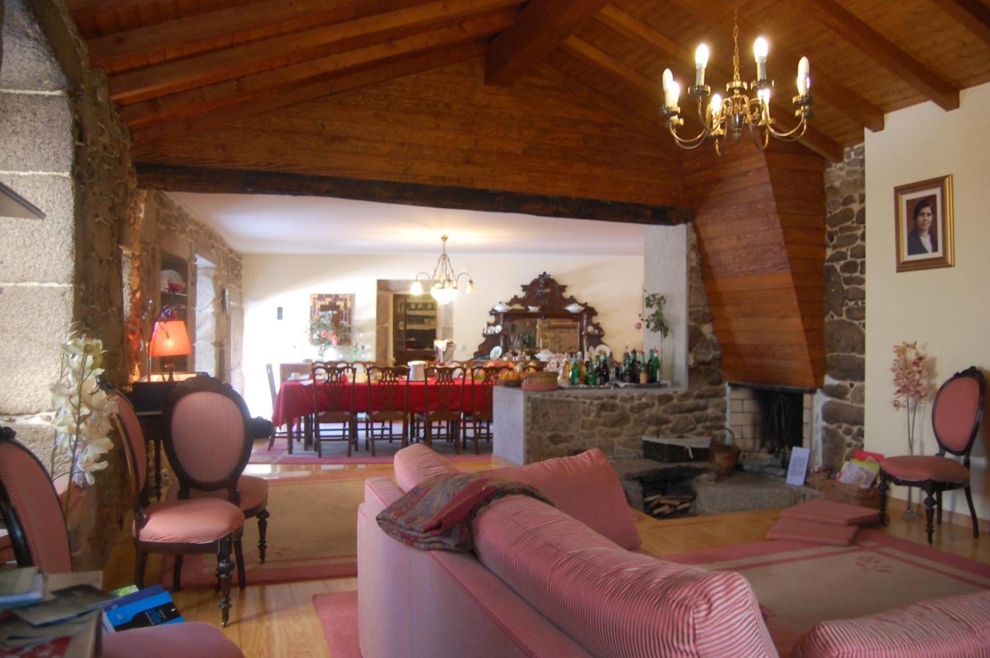 Outros Tempos Turismo De Aldeia Maison d'hôtes 4*